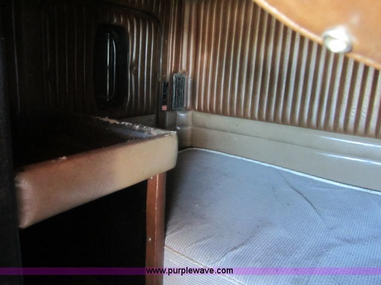 image for item C5036 1995 Kenworth T800 semi truck