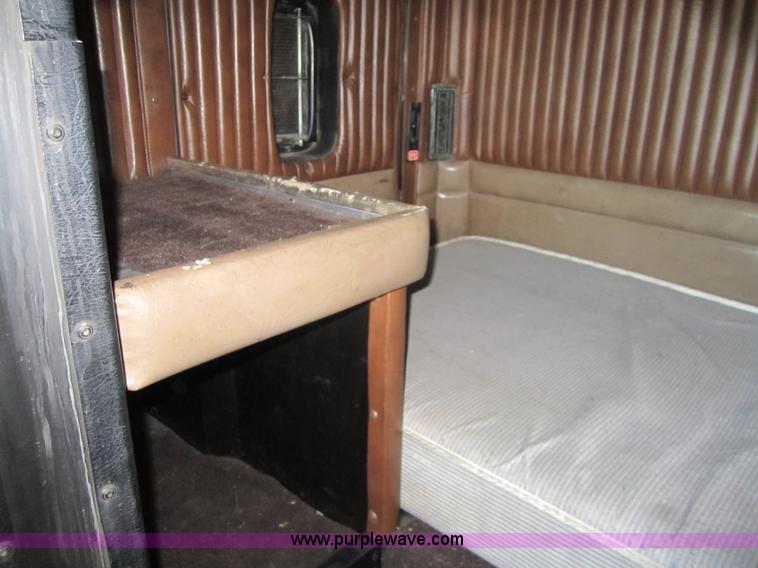 image for item C5036 1995 Kenworth T800 semi truck