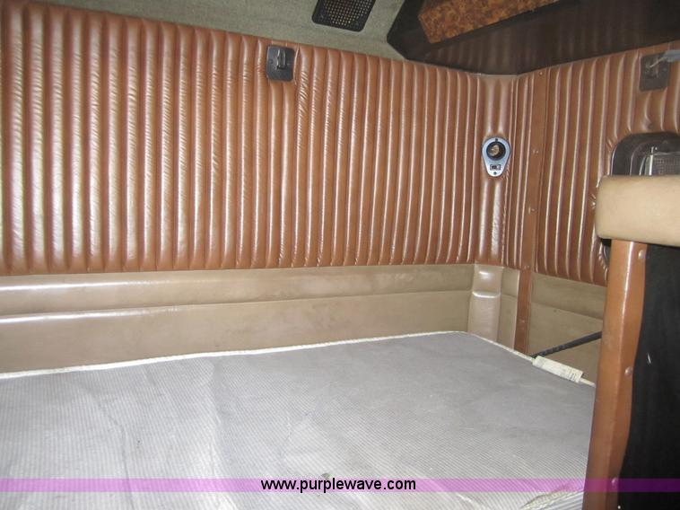 image for item C5036 1995 Kenworth T800 semi truck