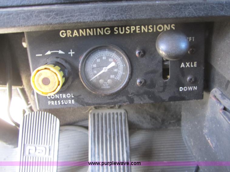 image for item C5036 1995 Kenworth T800 semi truck