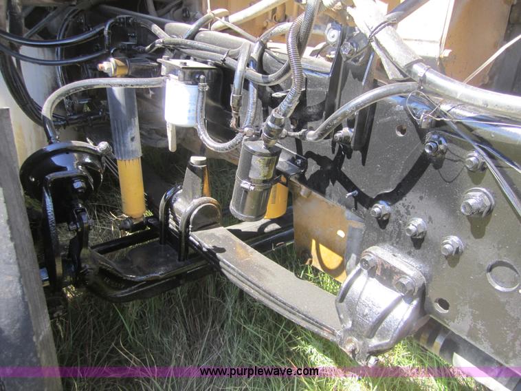 image for item C5037 1988 Freightliner FLC 64T semi truck