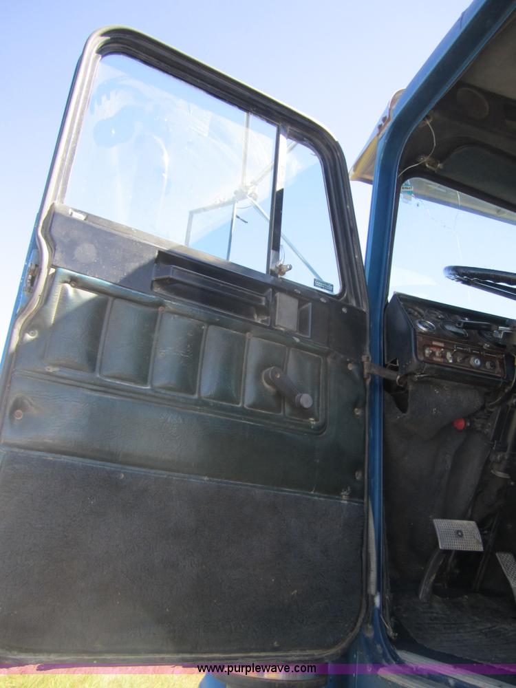 image for item C5037 1988 Freightliner FLC 64T semi truck