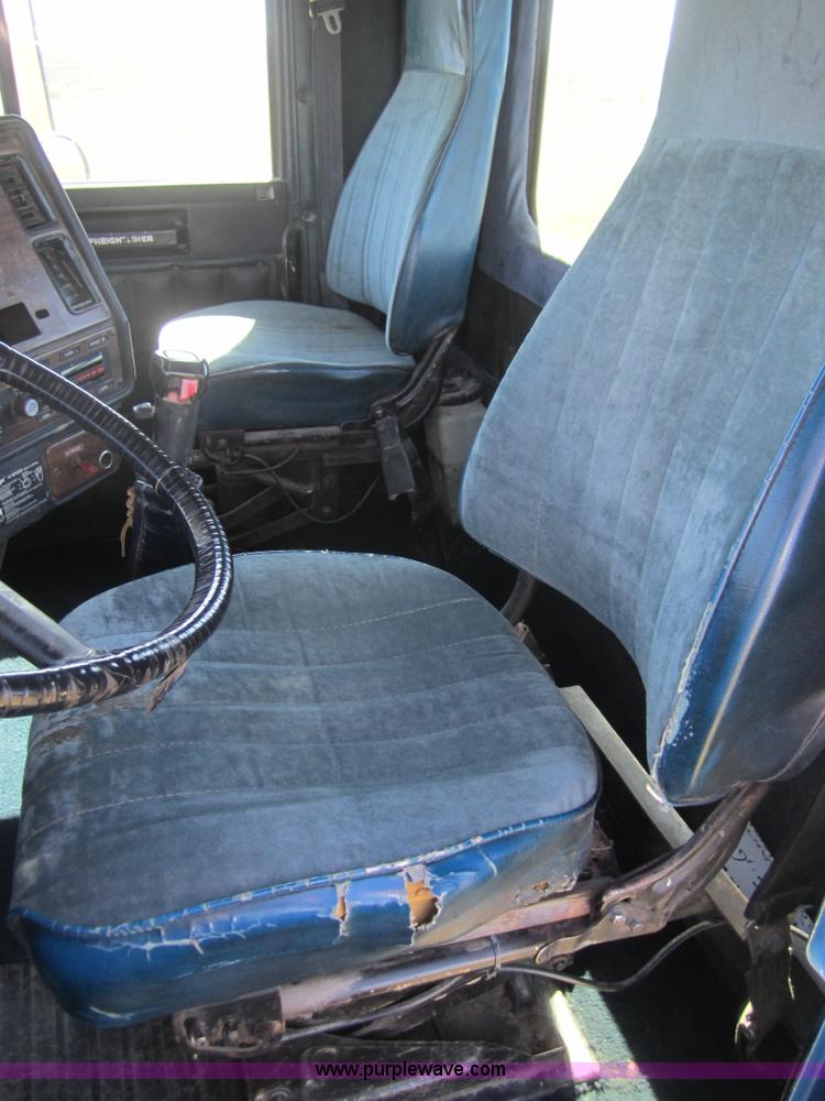 image for item C5037 1988 Freightliner FLC 64T semi truck