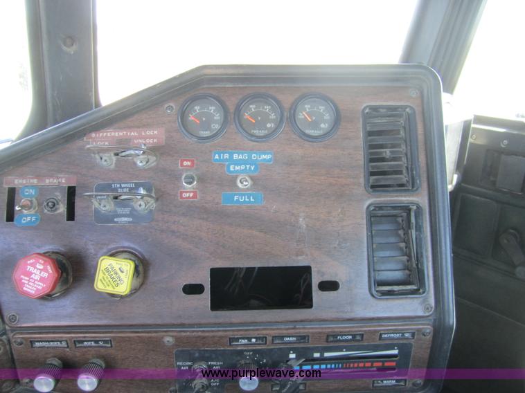 image for item C5037 1988 Freightliner FLC 64T semi truck