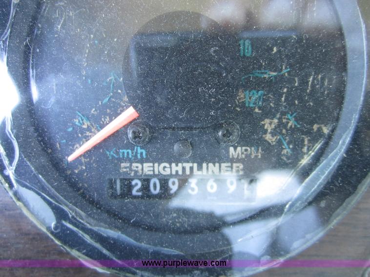 image for item C5037 1988 Freightliner FLC 64T semi truck