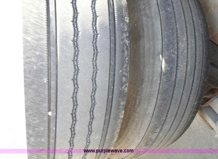 image for item C5039 2000 Wabash 53' van trailer