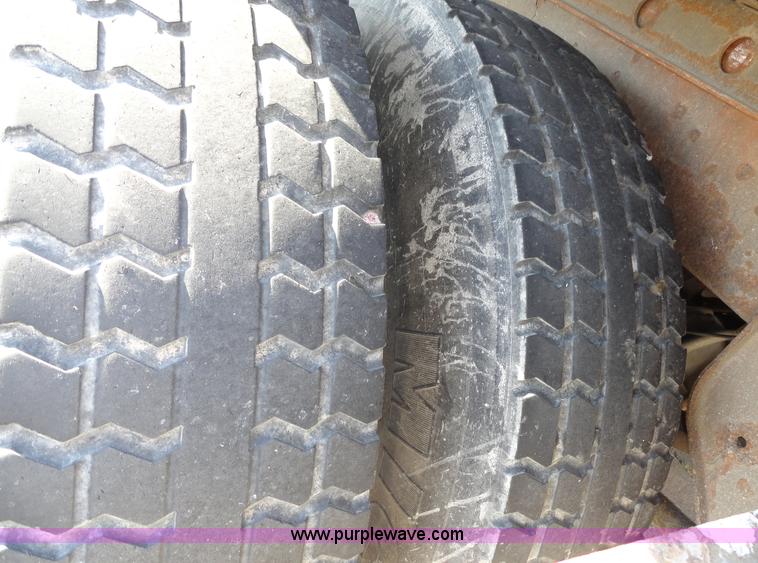 image for item C5039 2000 Wabash 53' van trailer