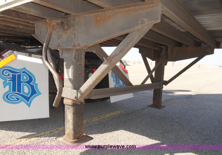 image for item C5040 2000 Wabash 53' dry van trailer