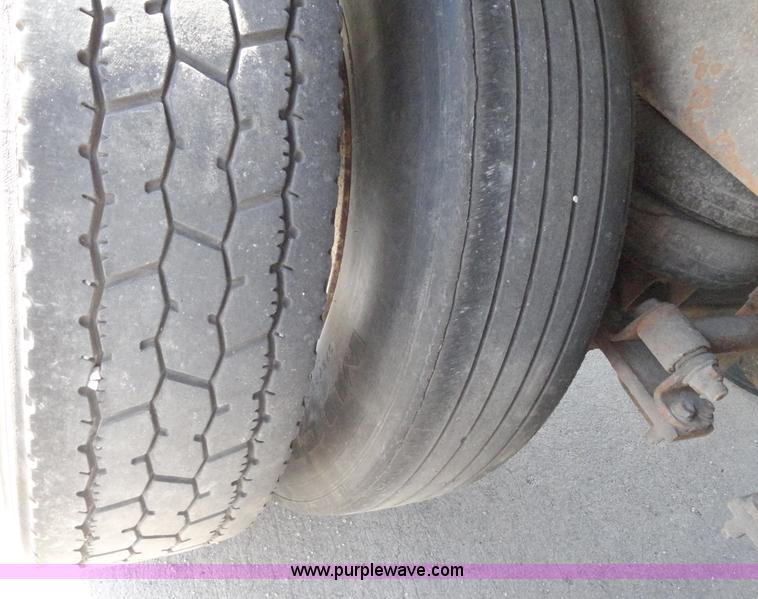 image for item C5043 2000 Wabash 53' dry van trailer