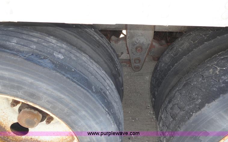 image for item C5046 1998 Stoughton 48' dry van trailer