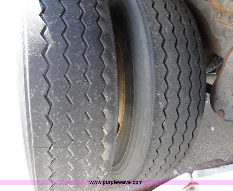 image for item C5046 1998 Stoughton 48' dry van trailer