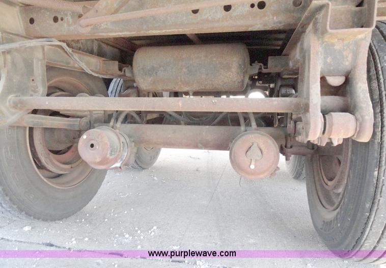 image for item C5046 1998 Stoughton 48' dry van trailer