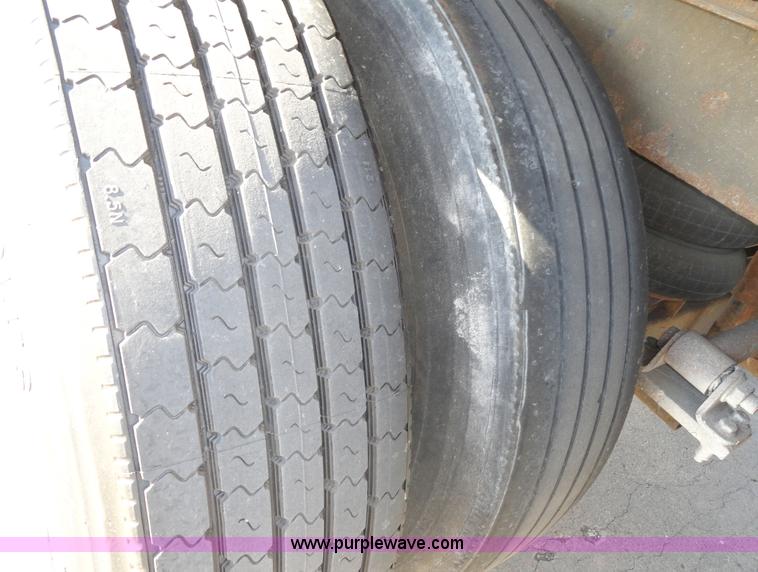 image for item C5054 2000 Wabash 53' van trailer