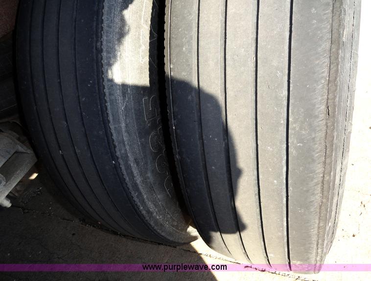 image for item C5054 2000 Wabash 53' van trailer