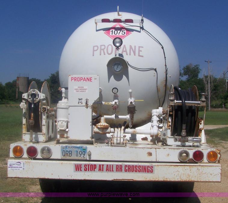 image for item D8506 1993 Chevrolet Kodiak propane truck