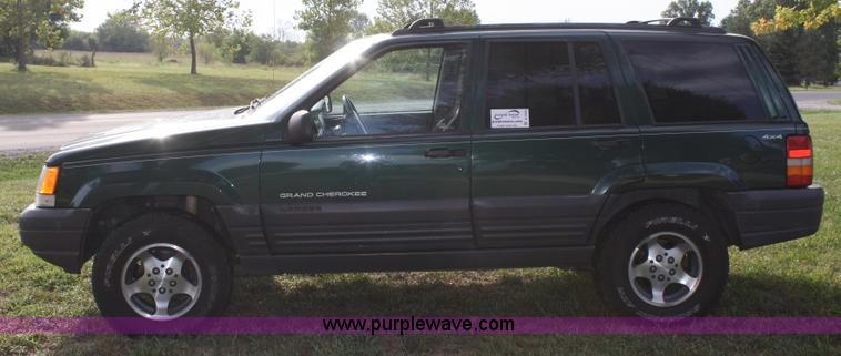 image for item A2369 1996 Jeep Grand Cherokee Laredo SUV