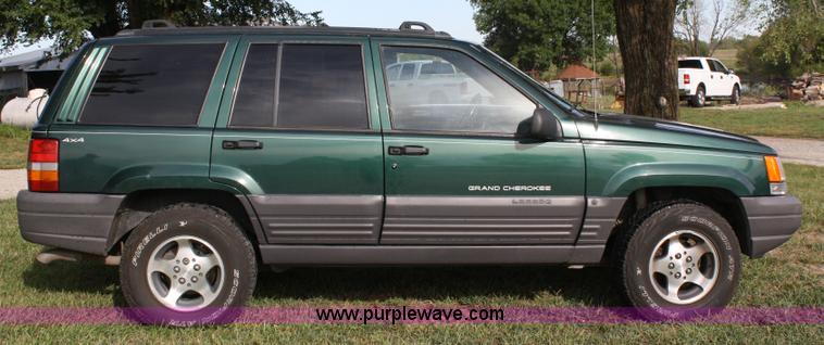 image for item A2369 1996 Jeep Grand Cherokee Laredo SUV
