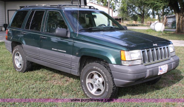 image for item A2369 1996 Jeep Grand Cherokee Laredo SUV