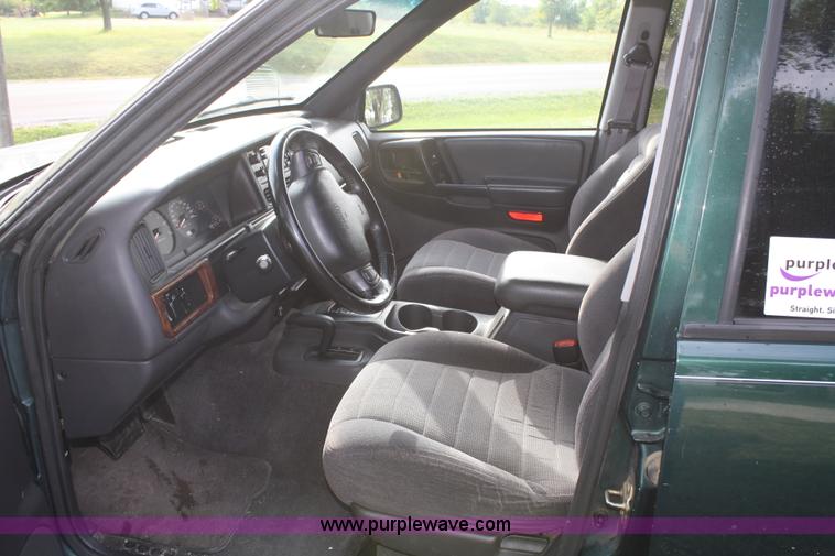 image for item A2369 1996 Jeep Grand Cherokee Laredo SUV
