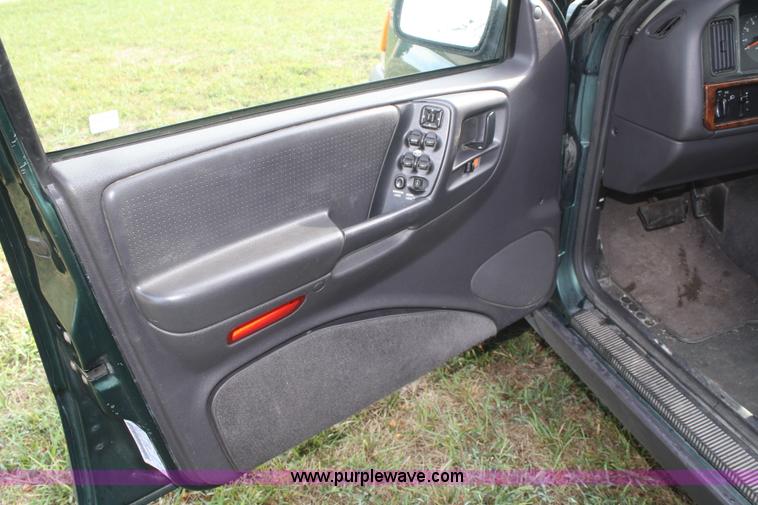 image for item A2369 1996 Jeep Grand Cherokee Laredo SUV