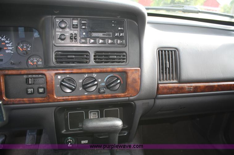 image for item A2369 1996 Jeep Grand Cherokee Laredo SUV