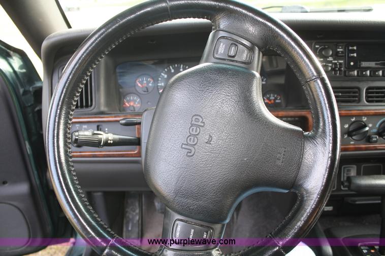 image for item A2369 1996 Jeep Grand Cherokee Laredo SUV