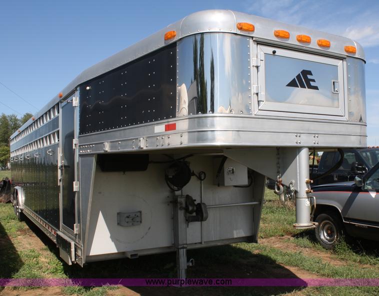 image for item A2374 2003 Elite 32' horse trailer