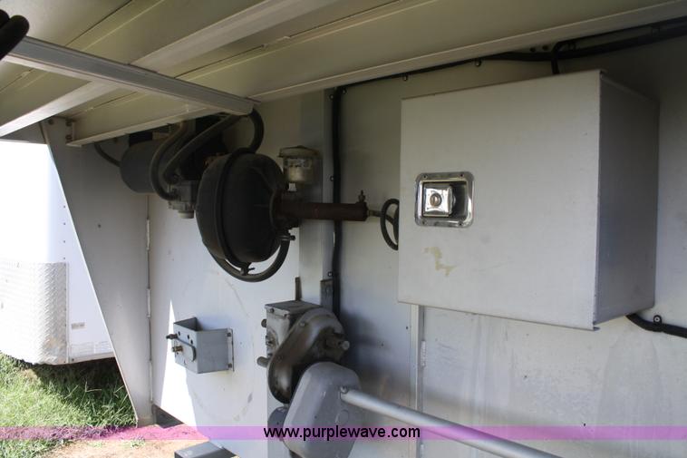image for item A2374 2003 Elite 32' horse trailer