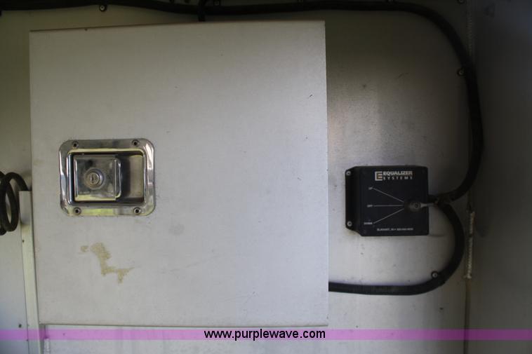 image for item A2374 2003 Elite 32' horse trailer