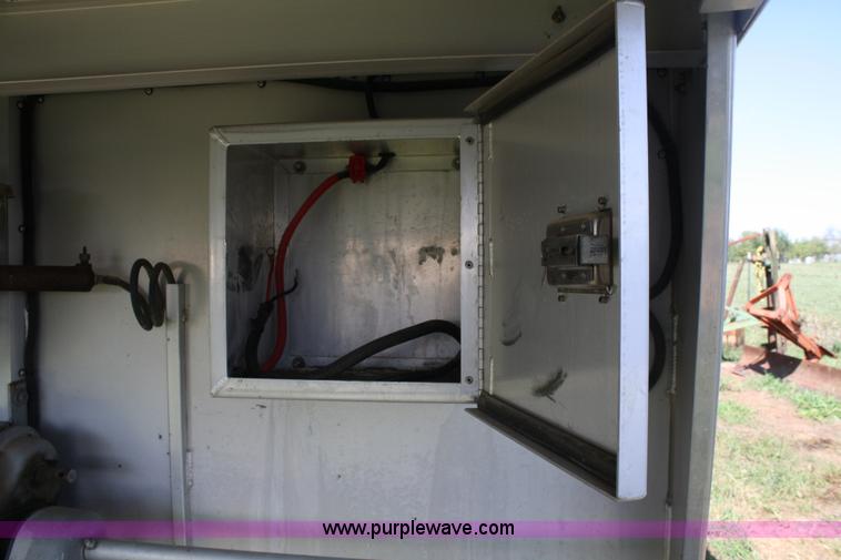 image for item A2374 2003 Elite 32' horse trailer