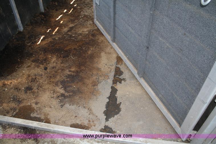 image for item A2374 2003 Elite 32' horse trailer