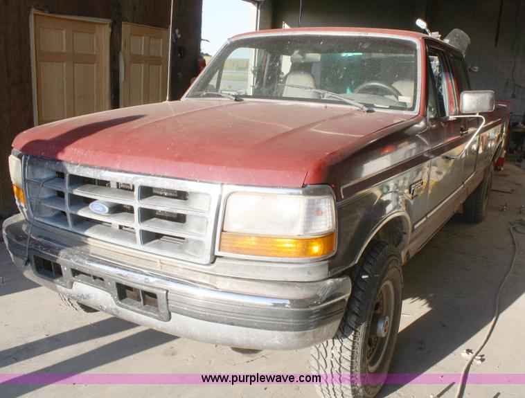 image for item A2457 1993 Ford F250 XLT supercab pickup truck