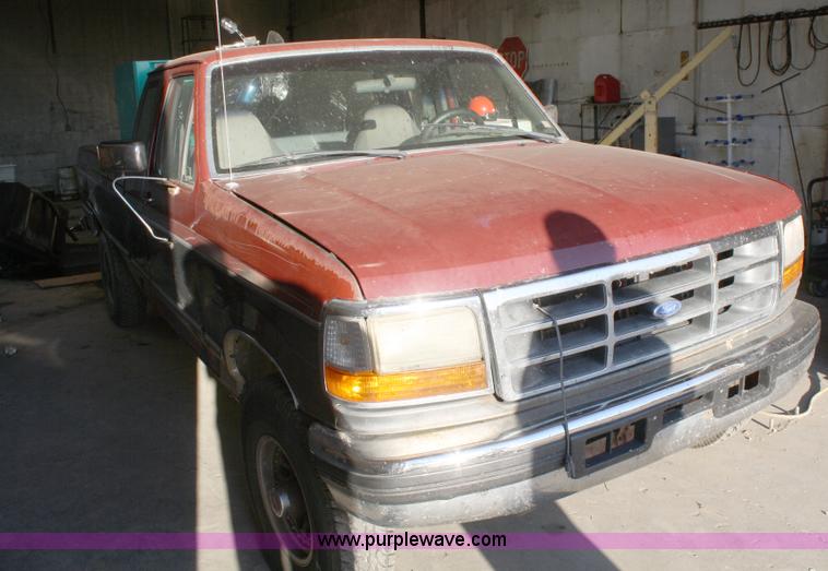 image for item A2457 1993 Ford F250 XLT supercab pickup truck