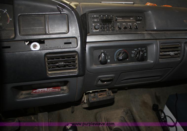 image for item A2457 1993 Ford F250 XLT supercab pickup truck