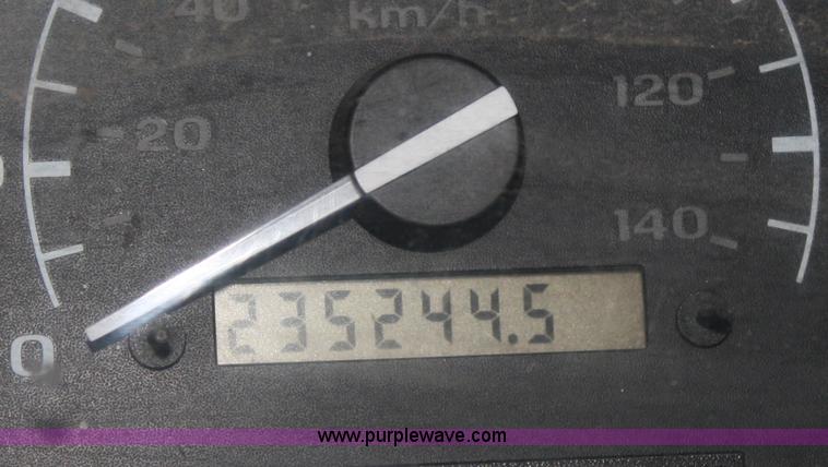 image for item A2457 1993 Ford F250 XLT supercab pickup truck