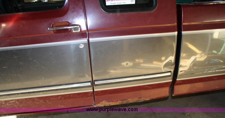 image for item A2457 1993 Ford F250 XLT supercab pickup truck