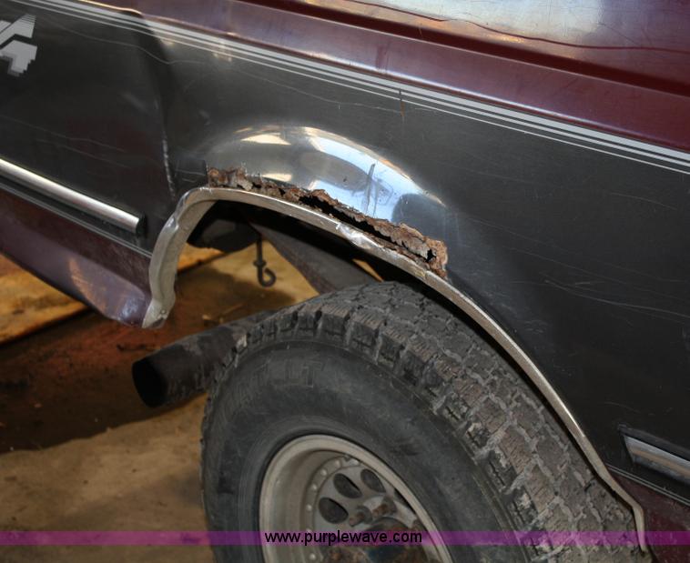 image for item A2457 1993 Ford F250 XLT supercab pickup truck