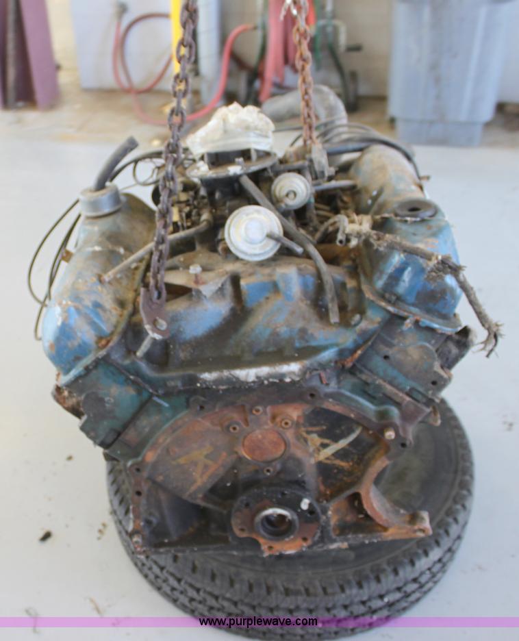 image for item A2853 1974 Ford 390 V8 gas engine