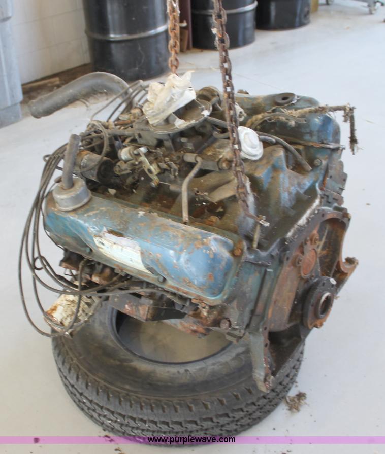 image for item A2853 1974 Ford 390 V8 gas engine