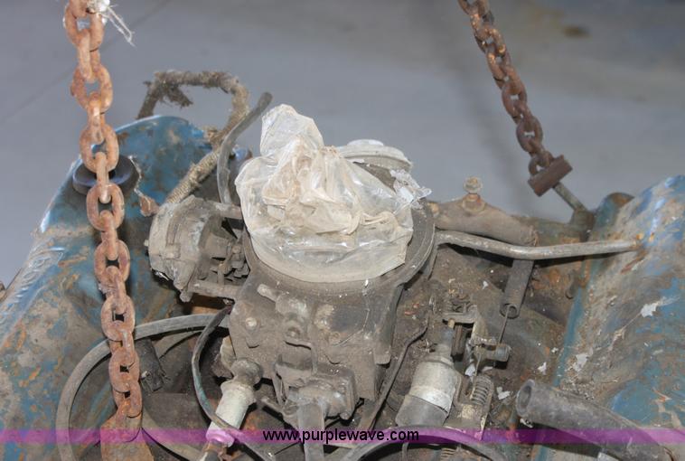 image for item A2853 1974 Ford 390 V8 gas engine