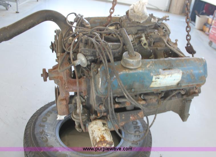 image for item A2853 1974 Ford 390 V8 gas engine