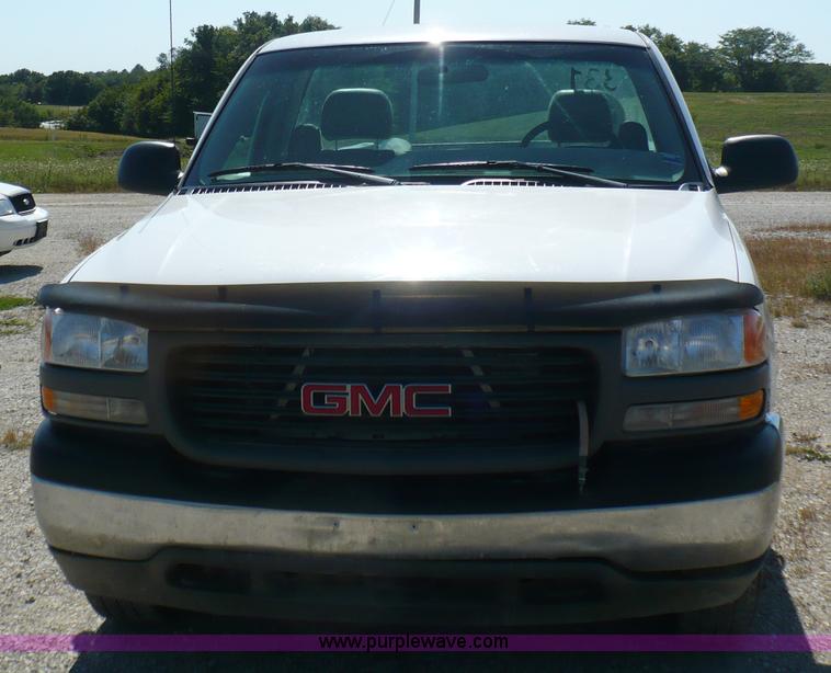 image for item A4877 2002 GMC Sierra 1500 pickup truck