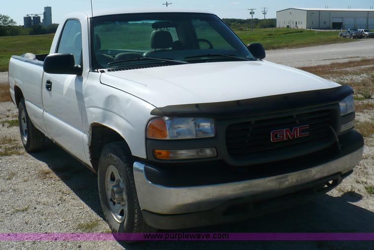 image for item A4877 2002 GMC Sierra 1500 pickup truck