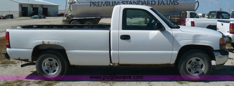 image for item A4877 2002 GMC Sierra 1500 pickup truck