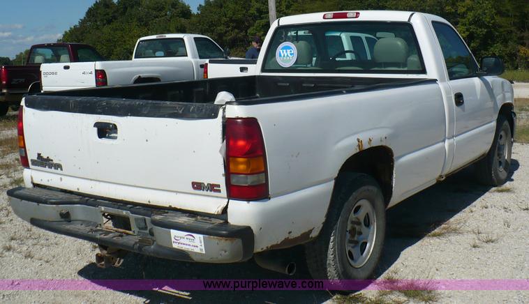 image for item A4877 2002 GMC Sierra 1500 pickup truck