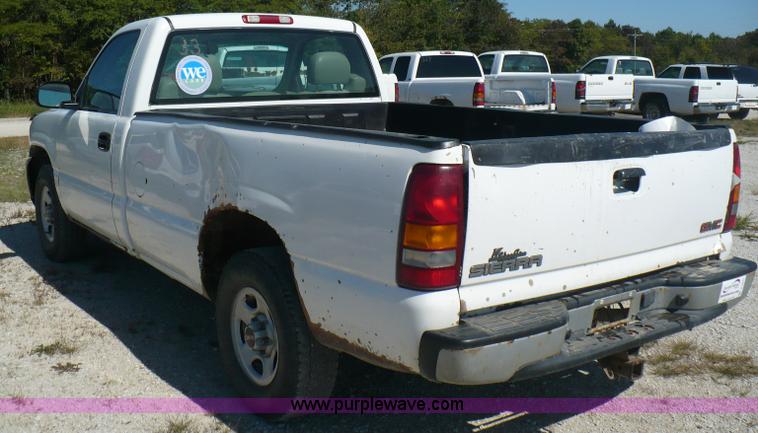 image for item A4877 2002 GMC Sierra 1500 pickup truck