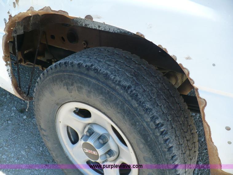 image for item A4877 2002 GMC Sierra 1500 pickup truck