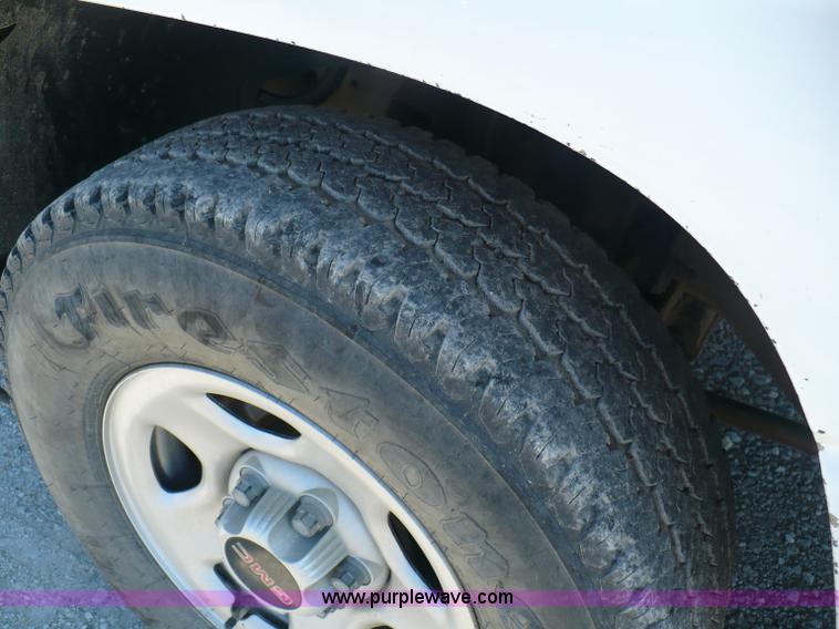 image for item A4877 2002 GMC Sierra 1500 pickup truck