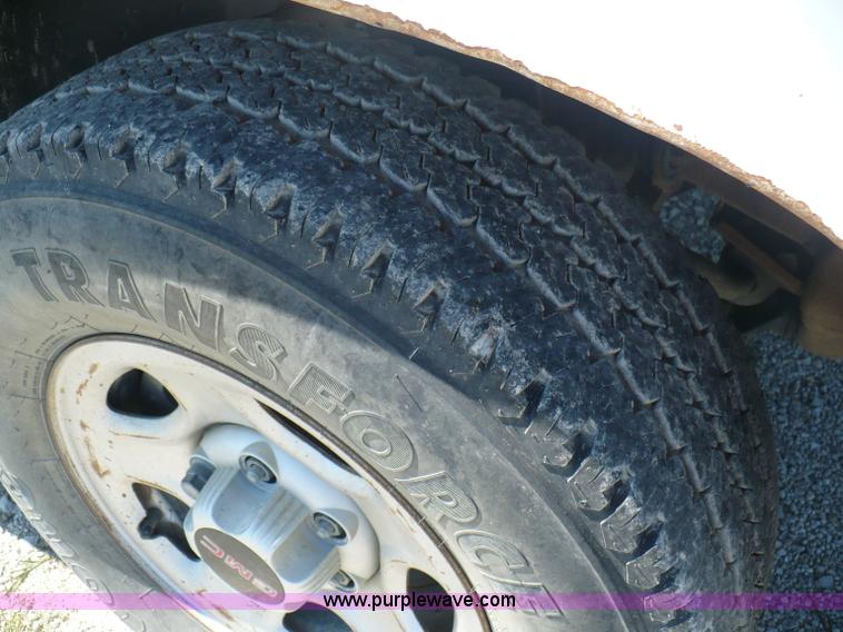 image for item A4877 2002 GMC Sierra 1500 pickup truck