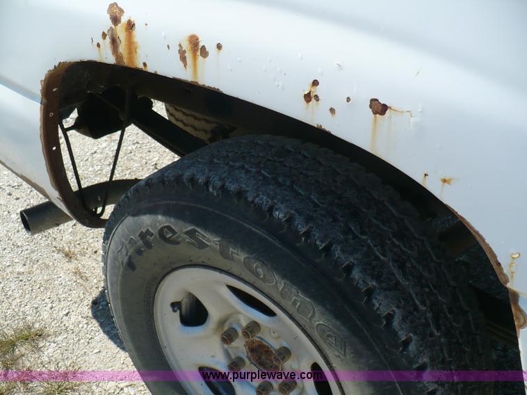 image for item A4877 2002 GMC Sierra 1500 pickup truck